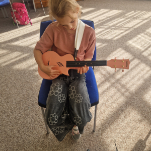 Září-říjen 2025 - Hra na ukulele